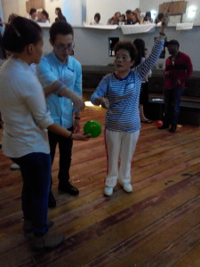 Learning the Chinese yoyo with local elders (plus storytelling)